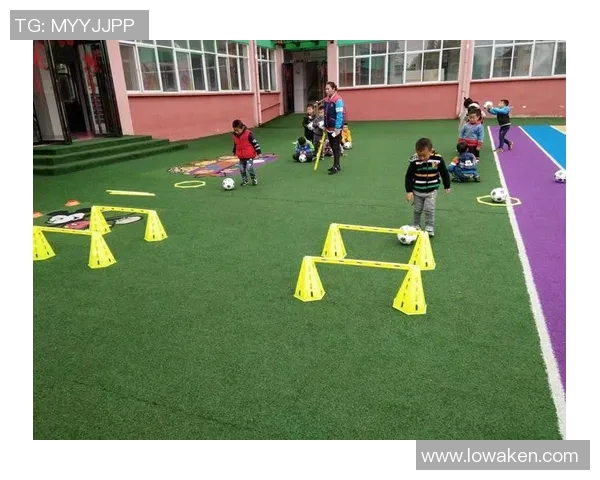 小明与乐乐的足球梦想之旅:友谊与拼搏的精彩篇章 小明与乐乐的足球梦想之旅:友谊与拼搏的精彩篇章