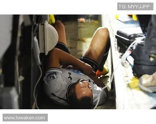 足球休克现象解析:如何应对运动员心理危机与恢复训练的挑战 足球休克现象解析:如何应对运动员心理危机与恢复训练的挑战