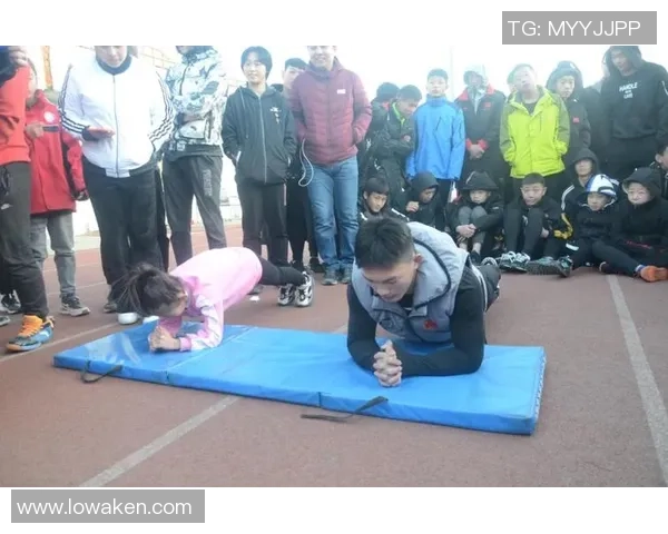 足球胯部的秘密解析与训练技巧提升你的球技与运动表现 足球胯部的秘密解析与训练技巧提升你的球技与运动表现