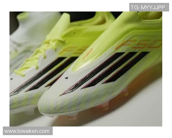 辨别足球鞋真伪的技巧与方法助你选购到正品鞋款 辨别足球鞋真伪的技巧与方法助你选购到正品鞋款